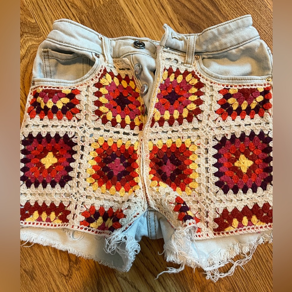 Cute Jean shorts with embroidered pattern on front!